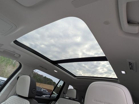 Used 2024 GMC Acadia Denali w/ Super Cruise Package image 15