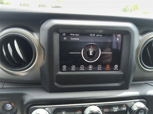 Used 2018 Jeep Wrangler Unlimited Sport S AWD/4WD image 34
