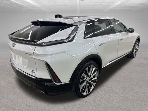 Certified 2025 Cadillac Lyriq Luxury w/ LPO, Floor Liner Package AWD/4WD image 11