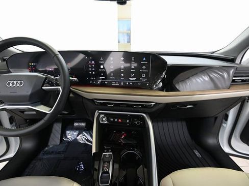 New 2025 Audi Q5 Premium image 2