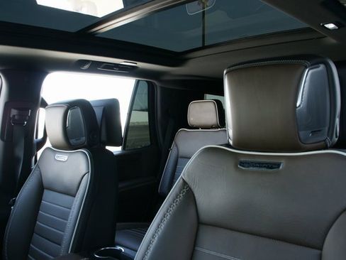 Used 2025 GMC Yukon Denali Ultimate image 18