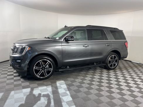 Used 2020 Ford Expedition Limited w/ Equipment Group 303A image 2