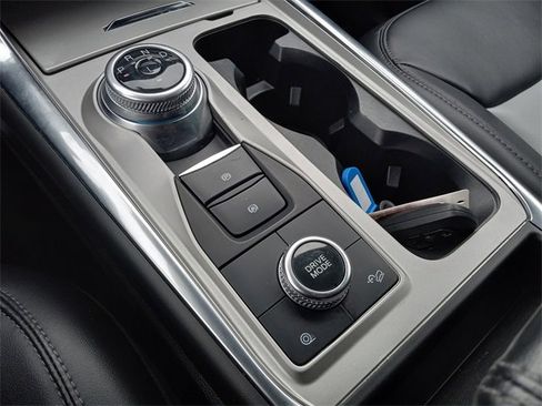 Used 2022 Ford Explorer XLT w/ Equipment Group 202A image 25