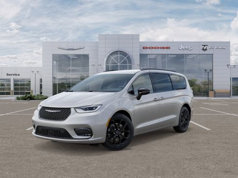 New 2026 Chrysler Pacifica Select image 2