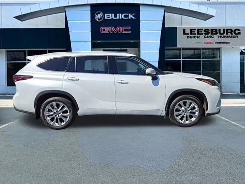Used 2025 Toyota Highlander Limited AWD/4WD image 6