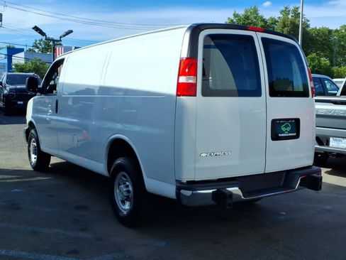 Used 2024 Chevrolet Express 2500 w/ Driver Convenience Package RWD image 4