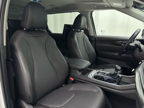 Used 2025 Kia Carnival SX FWD image 20