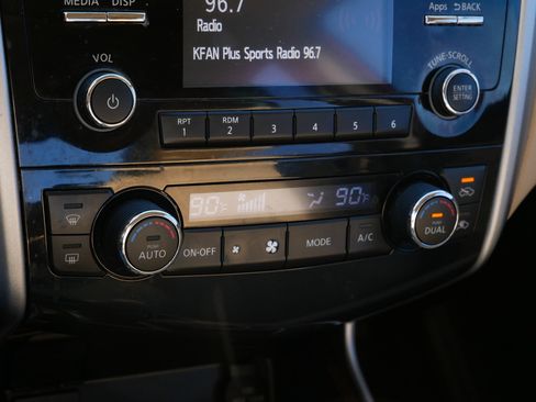 Used 2015 Nissan Altima 2.5 SL w/ Moonroof Package image 23