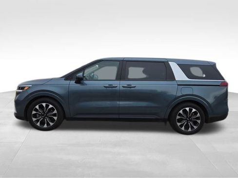 Used 2024 Kia Carnival EX image 9