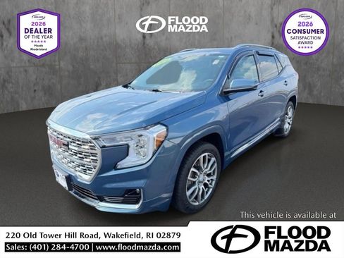 Used 2024 GMC Terrain Denali w/ Denali Premium Package AWD/4WD image 1