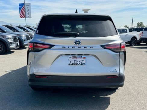 Used 2022 Toyota Sienna LE image 5