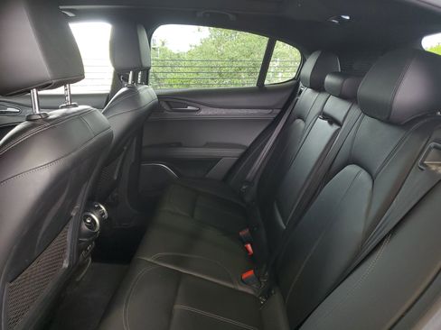 Used 2023 Alfa Romeo Stelvio Sprint RWD image 9