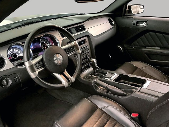 Used 2013 Ford Mustang GT Premium w/ Security Pkg RWD image 12