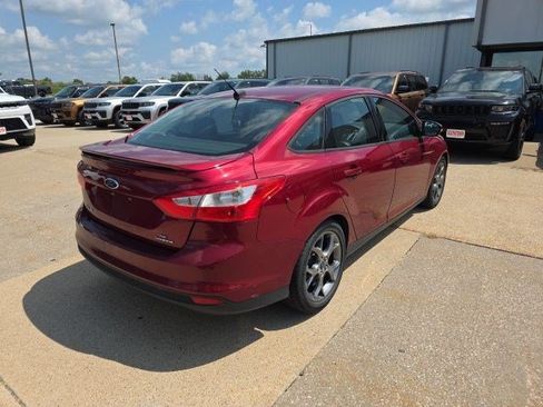 Used 2014 Ford Focus SE w/ Equipment Group 201A FWD image 8