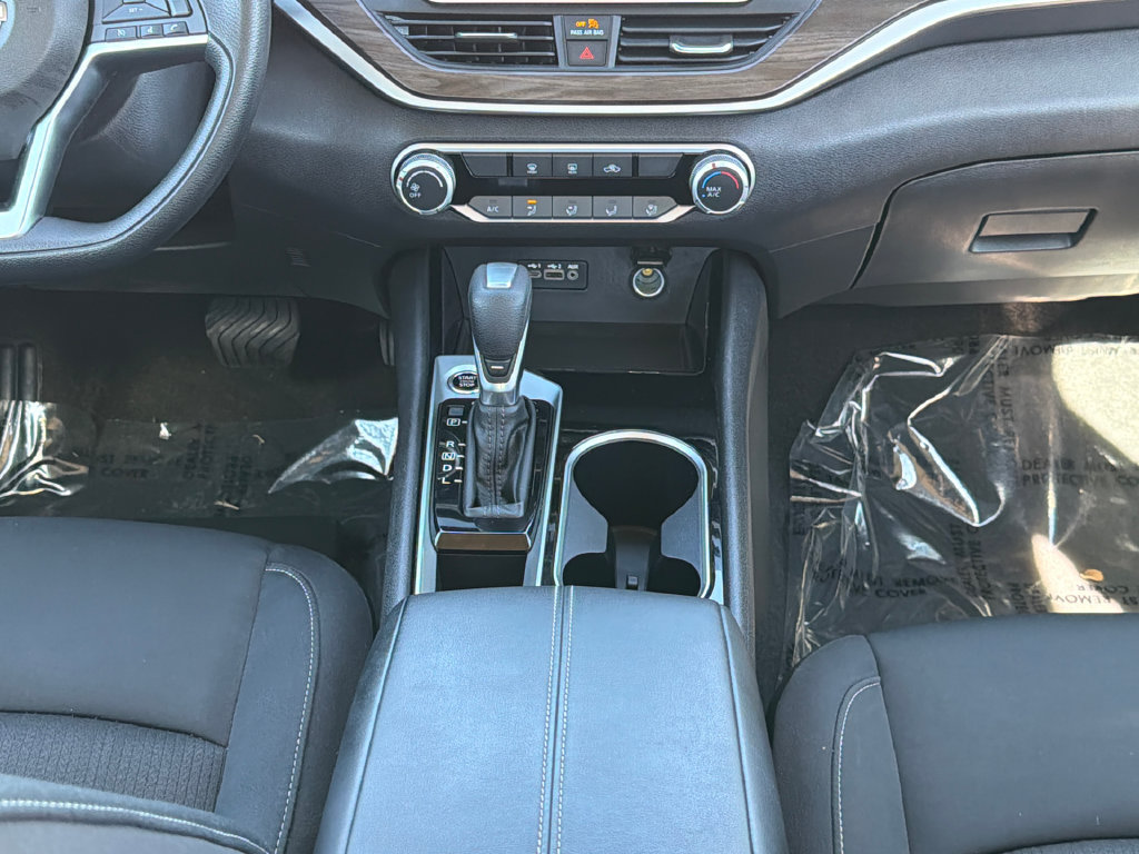 Used 2024 Nissan Altima 2.5 SV FWD image 14