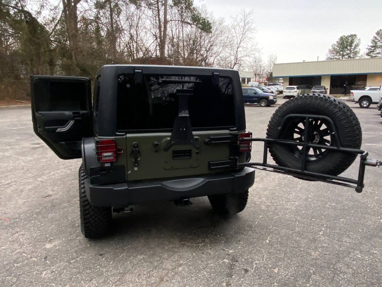 Used 2015 Jeep Wrangler Unlimited Rubicon AWD/4WD image 39