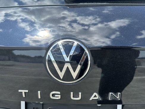 Used 2022 Volkswagen Tiguan SE R-Line image 15