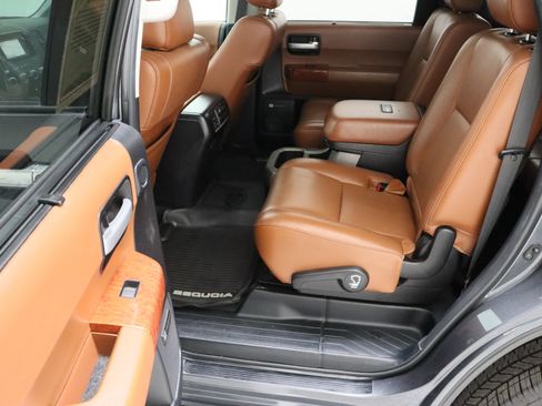Used 2019 Toyota Sequoia Platinum image 31
