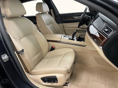 Used 2015 BMW 750Li xDrive image 40