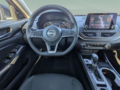 Used 2023 Nissan Altima 2.5 SV AWD/4WD image 14