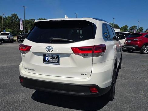 Used 2019 Toyota Highlander XLE FWD image 7
