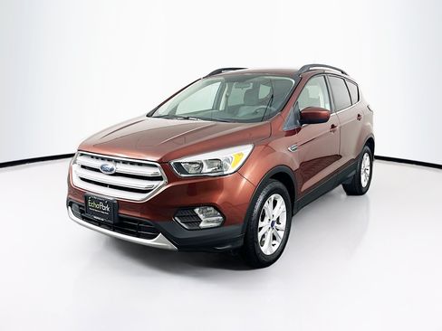 Used 2018 Ford Escape SE FWD image 3