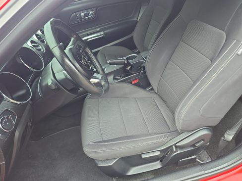 Used 2017 Ford Mustang Coupe RWD image 9