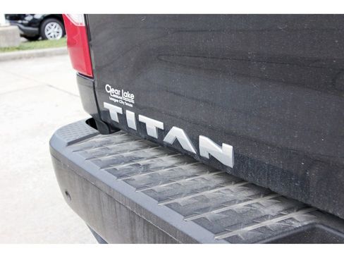 Used 2021 Nissan Titan SV w/ SV Convenience Package RWD image 10