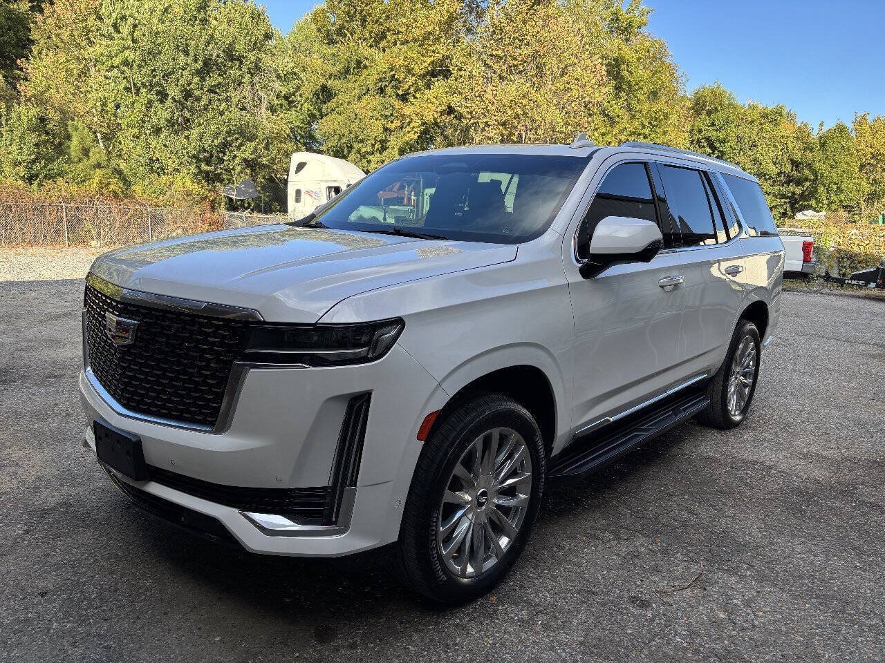 Used 2021 Cadillac Escalade Premium Luxury AWD/4WD image 4