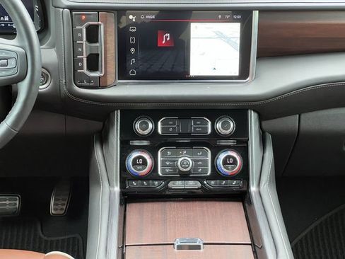 Used 2024 GMC Yukon Denali Ultimate image 15