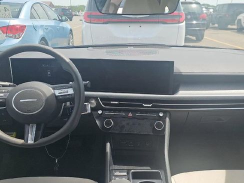Used 2025 Hyundai Sonata SEL FWD image 2