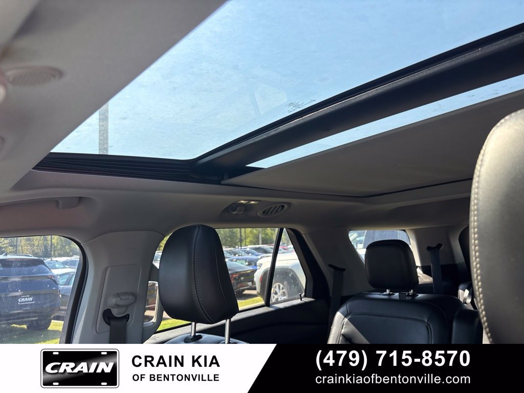 Used 2022 Ford Explorer XLT w/ Equipment Group 202A AWD/4WD image 13
