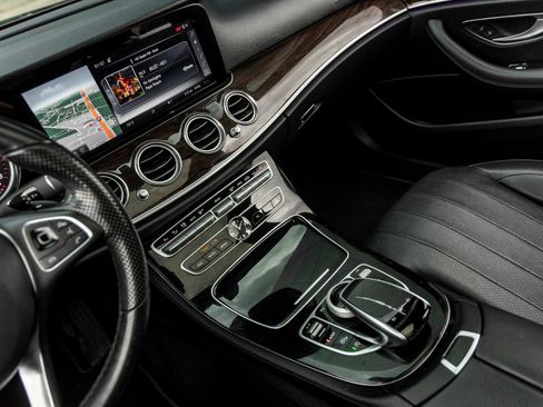 Used 2017 Mercedes-Benz E 300 4MATIC image 27
