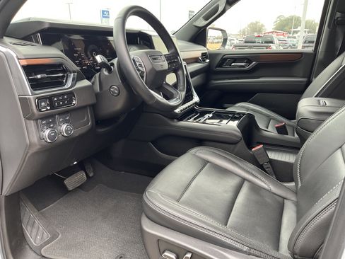 Used 2025 GMC Yukon Denali image 8