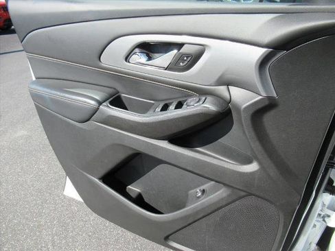 Used 2021 Chevrolet Traverse LT w/ LPO, Blackout Package image 27