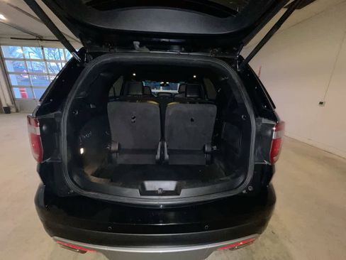 Used 2017 Ford Explorer Platinum image 25