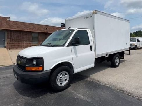 Used 2016 Chevrolet Express 3500 RWD image 4
