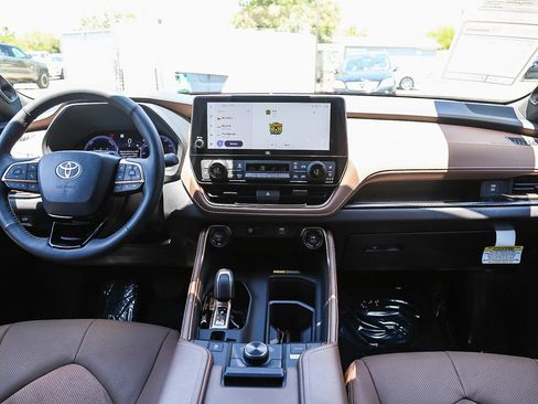 Used 2026 Toyota Grand Highlander AWD Hybrid image 10