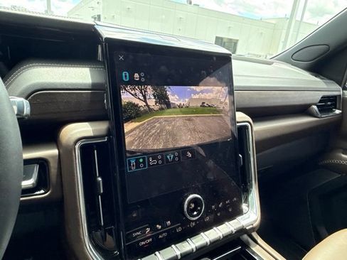 Used 2025 GMC Yukon Denali Ultimate AWD/4WD image 21
