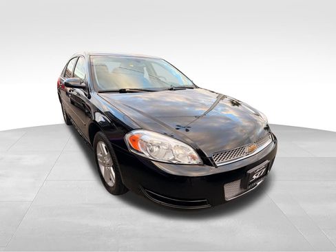 Used 2016 Chevrolet Impala LT FWD image 4