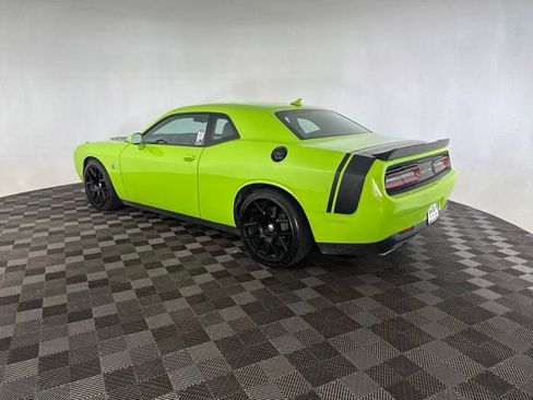Used 2015 Dodge Challenger R/T Scat Pack w/ Scat Pack Appearance Package RWD image 9