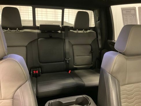 Used 2024 Chevrolet Silverado 2500 ZR2 w/ Technology Package image 28