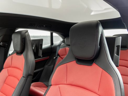 Used 2025 Porsche Taycan 4 Cross Turismo image 22