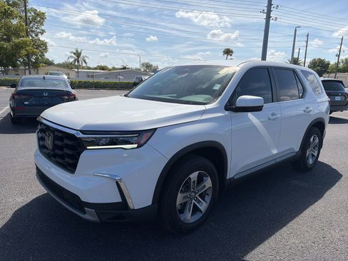 Used 2025 Honda Pilot EX-L image 3