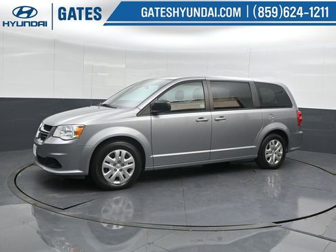 Used 2018 Dodge Grand Caravan SE w/ UConnect Hands-Free Group image 7