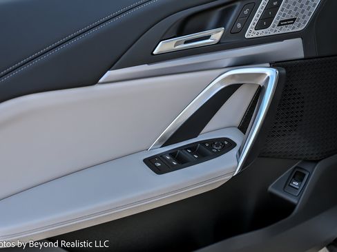 Used 2025 BMW X1 xDrive28i w/ Premium Package image 22