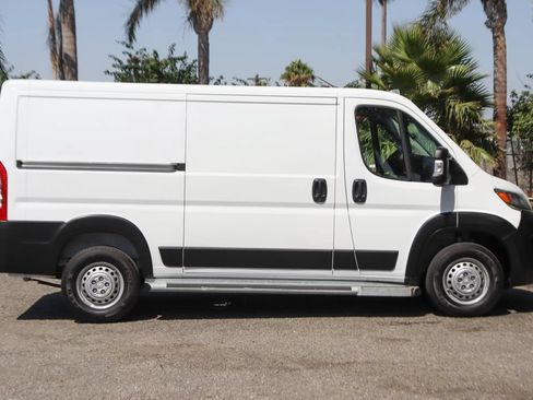 Used 2025 RAM ProMaster 2500 w/ U-Haul Equipment Group FWD image 10