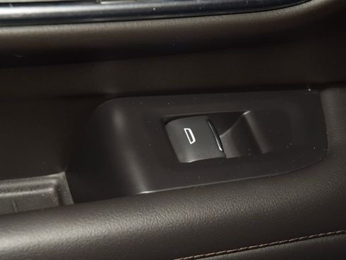 Used 2024 Chevrolet Suburban High Country w/ Advanced Technology Package image 46