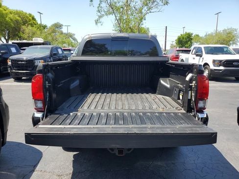 Used 2019 Toyota Tacoma TRD Off-Road AWD/4WD image 10