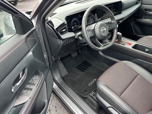 Used 2025 Nissan Kicks SR w/ SR Premium Package FWD image 9